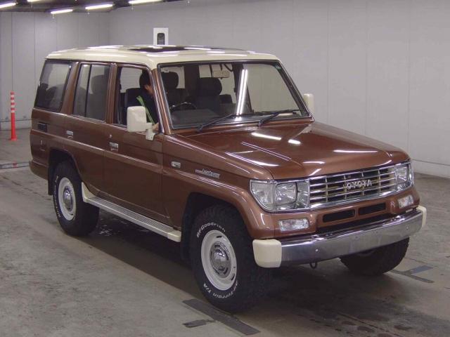 car_ee69fb18-4d05-4ffb-82f4-