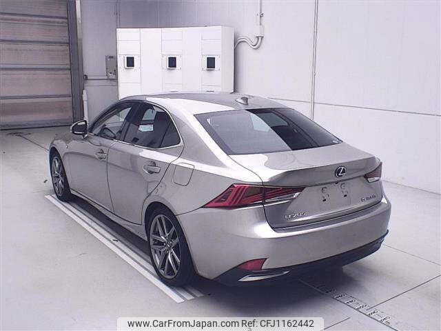 lexus is 2016 CFJ1162442 image 2