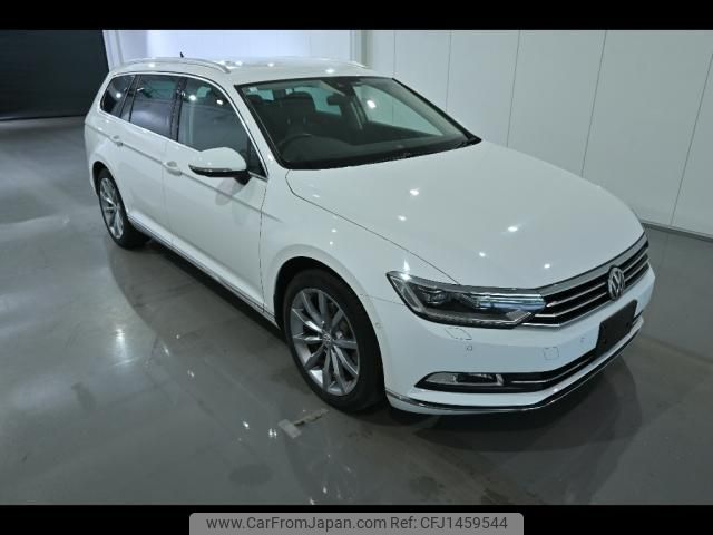 volkswagen passat-variant 2018 quick_quick_DBA-3CCZE_WVWZZZ3CZJE083228 image 1