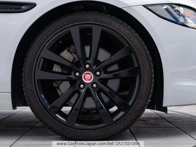 jaguar xe 2016 CFJ1531099 image 2