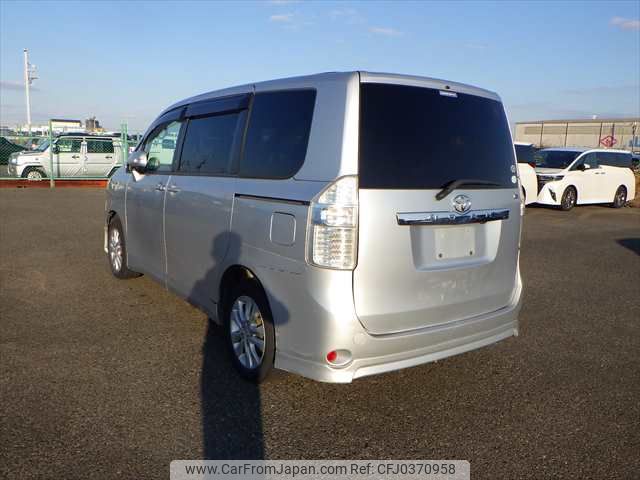 toyota noah 2007 NIKYO_KM13390 image 1