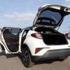 toyota c-hr 2018 REALMOTOR_N2024090323F-10 image 12