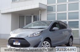 toyota aqua 2020 -TOYOTA--AQUA 6AA-NHP10--2686493---TOYOTA--AQUA 6AA-NHP10--2686493-