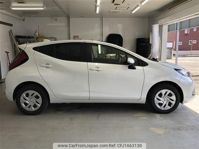 toyota aqua 2022 CFJ1663130 image 2