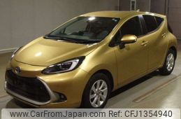 toyota aqua 2022 -TOYOTA--AQUA 6AA-MXPK11--MXPK11-2060310---TOYOTA--AQUA 6AA-MXPK11--MXPK11-2060310-
