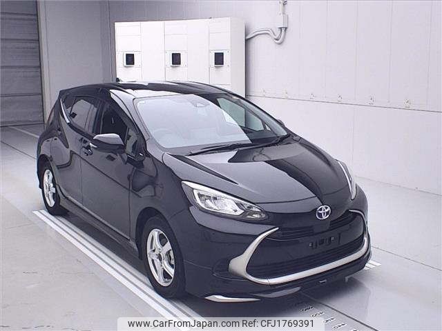 toyota aqua 2025 CFJ1769391 image 1