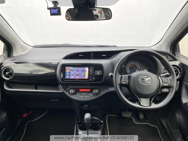 toyota vitz 2018 -TOYOTA--Vitz DAA-NHP130--NHP130-2039460---TOYOTA--Vitz DAA-NHP130--NHP130-2039460- image 2