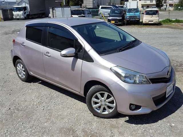 toyota vitz 2012 J2020558-20190415 image 1