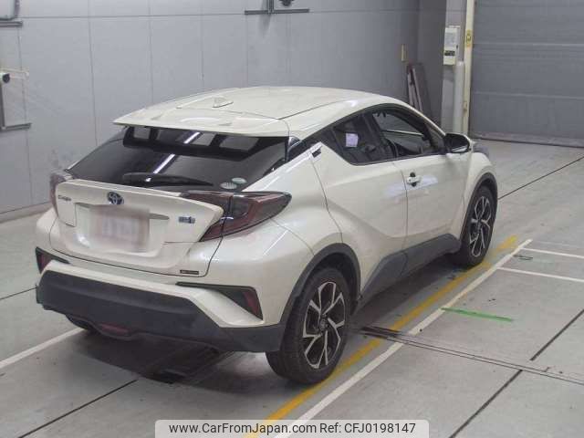 toyota c-hr 2017 -TOYOTA--C-HR DAA-ZYX10--ZYX10-2068813---TOYOTA--C-HR DAA-ZYX10--ZYX10-2068813- image 2