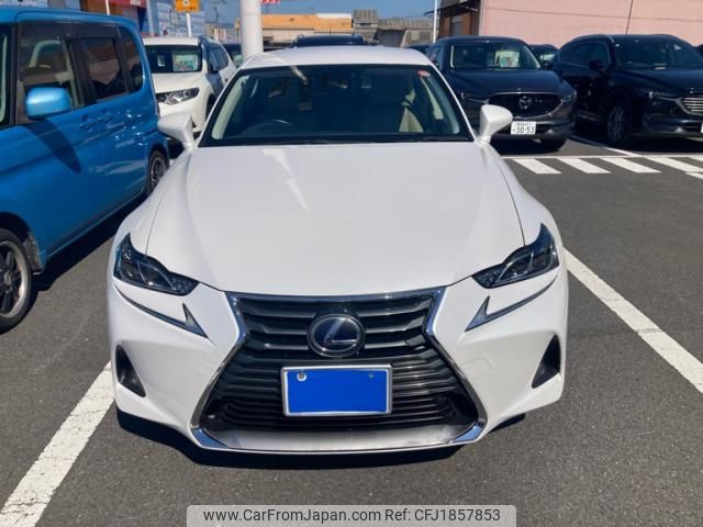 lexus is 2017 CFJ1857853 image 1