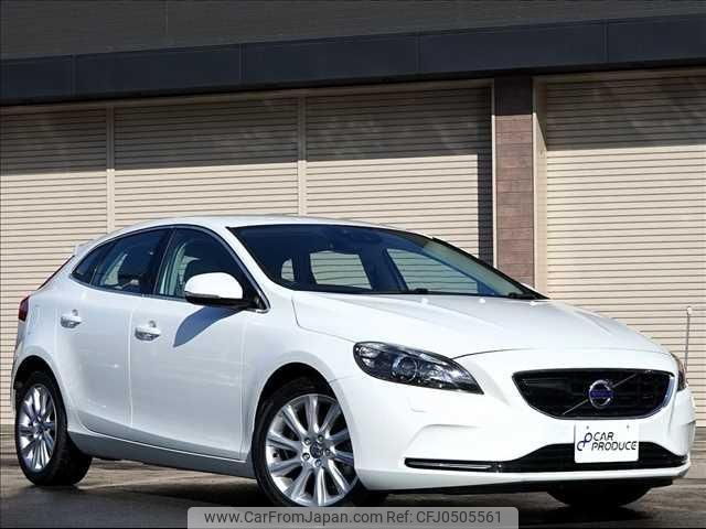 volvo v40 2013 -VOLVO--Volvo V40 MB4164T--E2097958---VOLVO--Volvo V40 MB4164T--E2097958- image 1