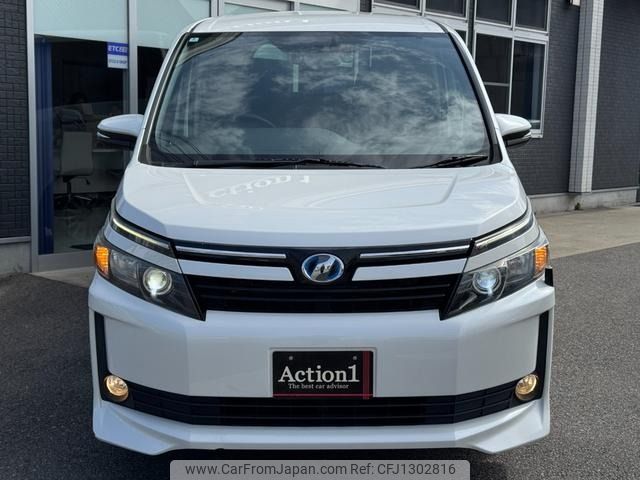 toyota voxy 2014 248 image 2