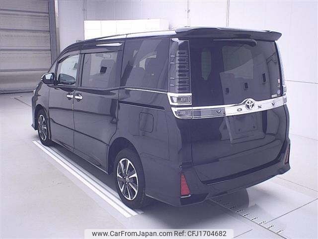 toyota voxy 2018 CFJ1704682 image 2
