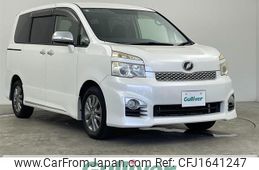 toyota voxy 2012 CFJ1641247