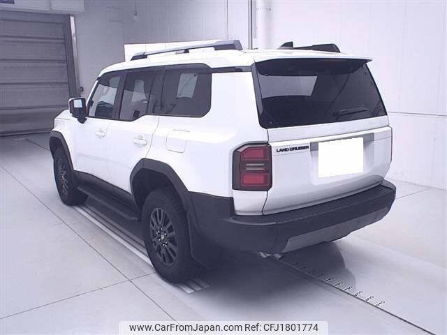 toyota land-cruiser-wagon 2024 CFJ1801774 image 2