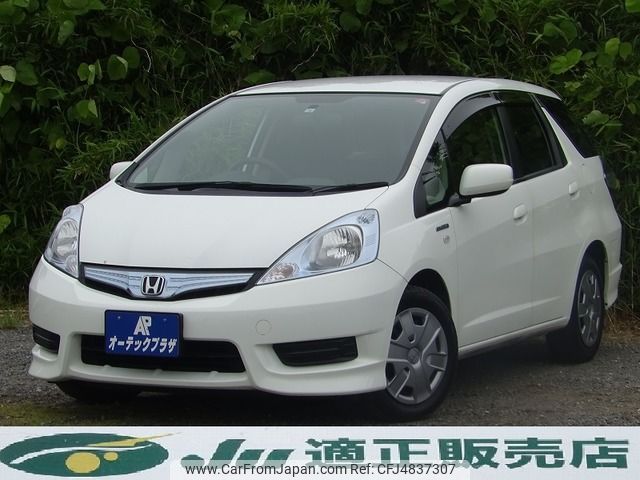 2014 Honda Fit Shuttle Hybrid DAA-GP2 - Car Price $3,374