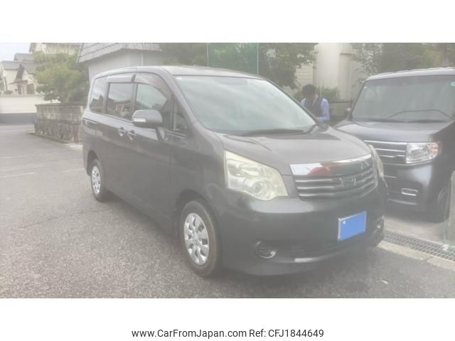 toyota noah 2010 CFJ1844649 image 1