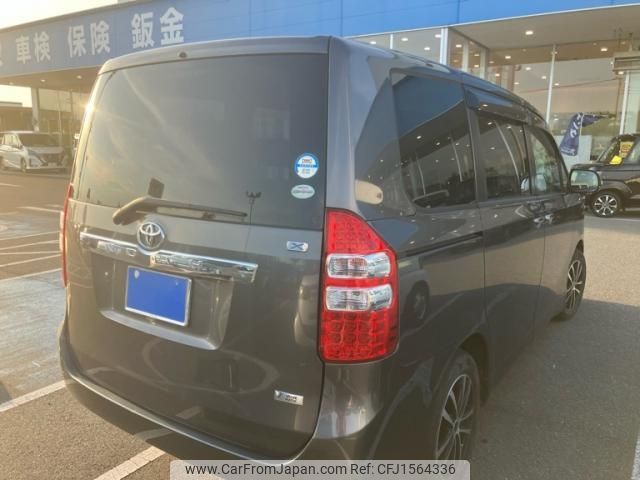 toyota noah 2012 CFJ1564336 image 2