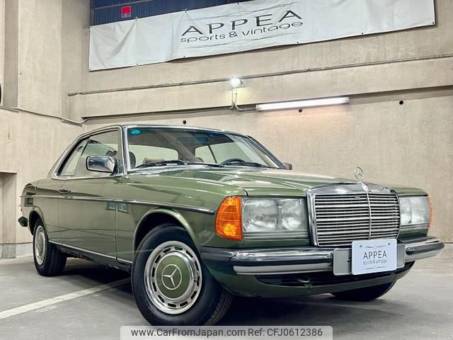 mercedes-benz medium-class 1982 GOO_JP_700057071230241219002 image 1