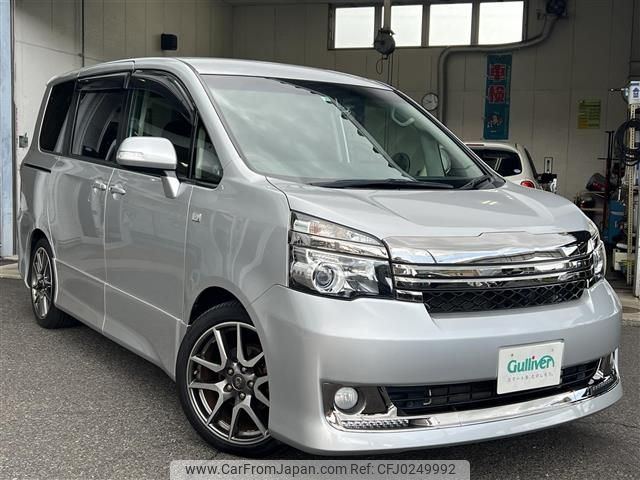 toyota voxy 2013 -TOYOTA--Voxy DBA-ZRR70W--ZRR70-0588592---TOYOTA--Voxy DBA-ZRR70W--ZRR70-0588592- image 1