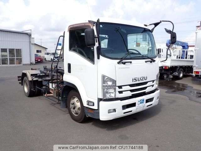 isuzu forward 2016 CFJ1744188 image 2