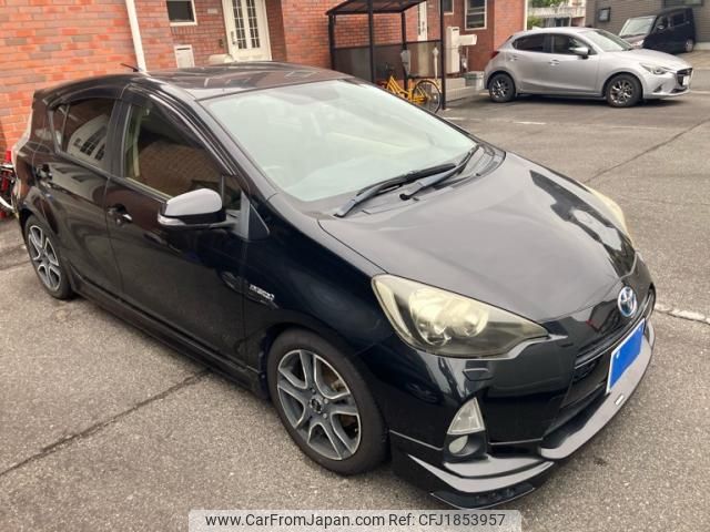 toyota aqua 2012 CFJ1853957 image 2