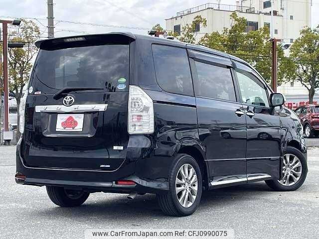toyota voxy 2013 504928-929248 image 2