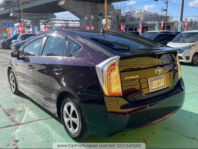 toyota prius 2012 CFJ1643560 image 2
