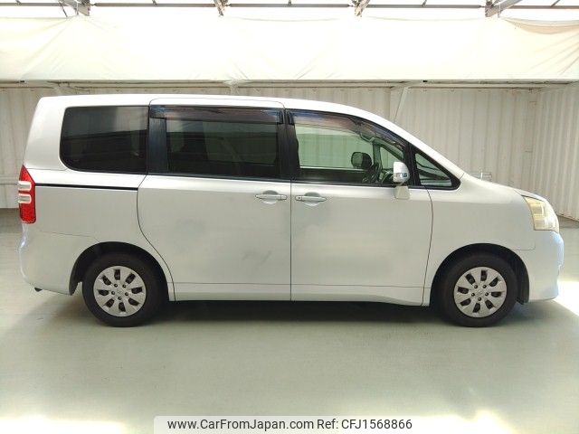 toyota noah 2011 CFJ1568866 image 2