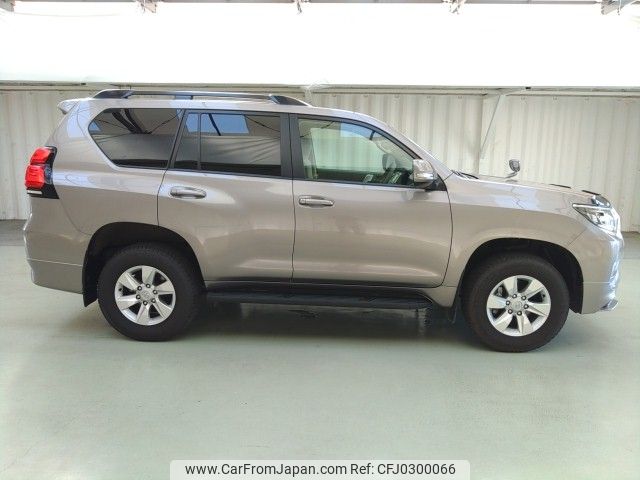 toyota land-cruiser-prado 2022 ENHANCEAUTO_1_ea289040 image 2