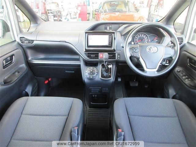 toyota noah 2018 CFJ1672959 image 2