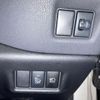 toyota c-hr 2017 quick_quick_DAA-ZYX10_ZYX10-2027167 image 12