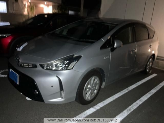 toyota prius-α 2017 CFJ1683942 image 2