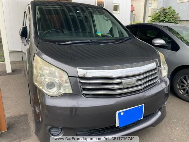 toyota noah 2010 CFJ1736749 image 1