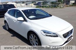 volvo v40 2017 CFJ1691839