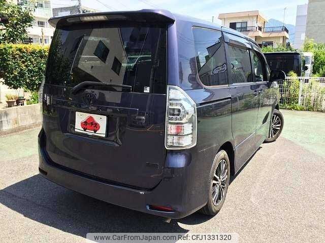 toyota voxy 2013 504928-930975 image 2