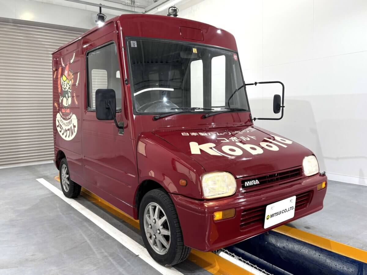 Spark Model Daihatsu Mira Walk-Through Van 1990 - 1/43 - SJ042 - Miniature Neuve