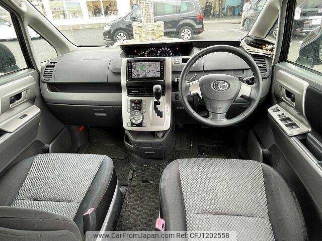 toyota noah 2007 504928-930428 image 1