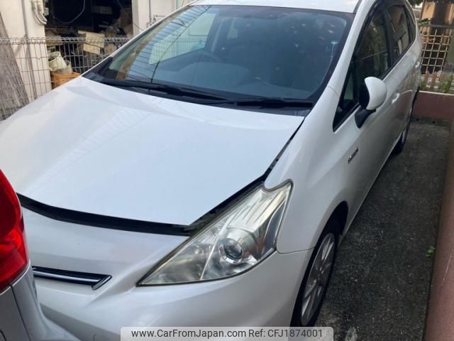 toyota prius-α 2013 CFJ1874001 image 2