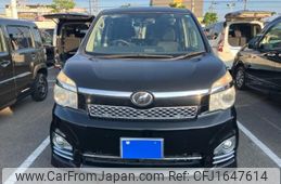 toyota voxy 2012 CFJ1647614