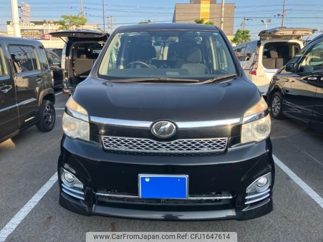 toyota voxy 2012 CFJ1647614 image 1