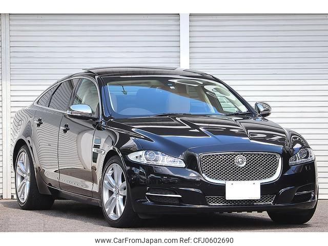 jaguar xj-series 2010 quick_quick_J12LA_SAJKC10PXBLV10989 image 1