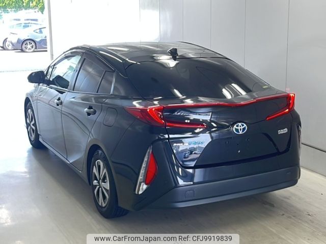 toyota prius-phv 2017 -TOYOTA--Prius PHV ZVW52-3036950---TOYOTA--Prius PHV ZVW52-3036950- image 2