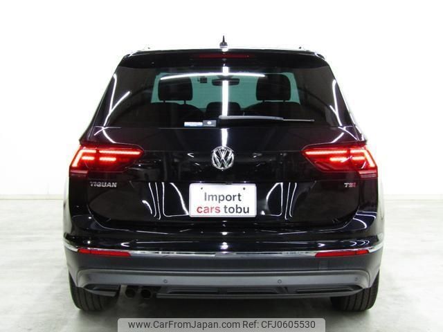 volkswagen tiguan 2017 -VOLKSWAGEN--VW Tiguan 5NCZE--WUGZZZ5NZJW844256---VOLKSWAGEN--VW Tiguan 5NCZE--WUGZZZ5NZJW844256- image 2