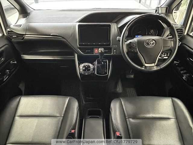 toyota esquire 2018 CFJ1779729 image 2
