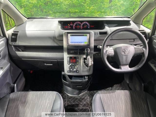 toyota voxy 2012 -TOYOTA--Voxy DBA-ZRR70W--ZRR70-0493469---TOYOTA--Voxy DBA-ZRR70W--ZRR70-0493469- image 2