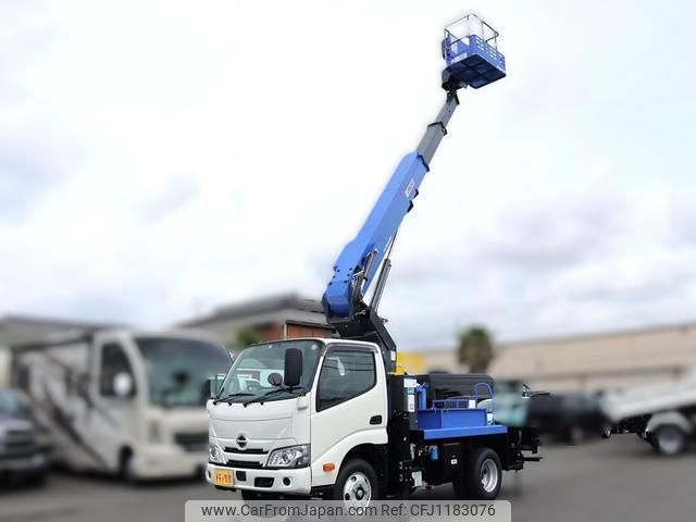 hino dutro 2024 GOO_NET_EXCHANGE_0508262A30250517W001 image 1