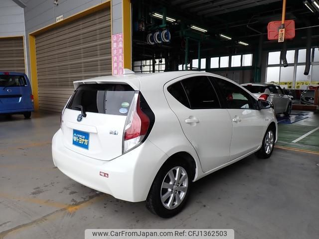 toyota aqua 2017 CFJ1362503 image 2