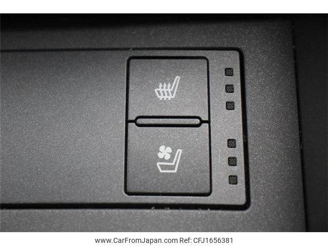 lexus is 2017 CFJ1656381 image 2