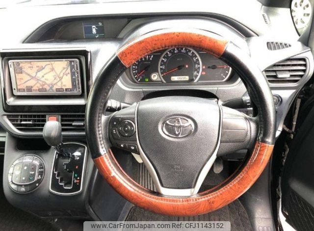 toyota voxy 2014 NIKYO_EA74139 image 1